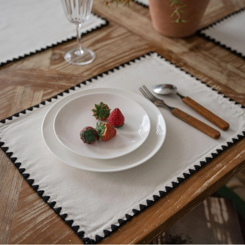Modern Scalloped Edge Cotton Linen Placemat Heat Insulated Round Square Embroidered Table Mat For Dining Room Decoration