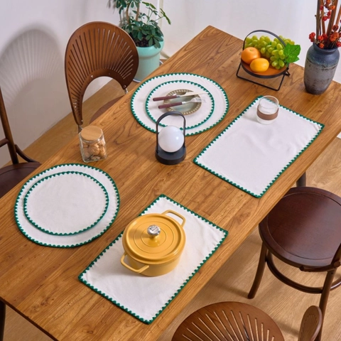 Tovaglietta Ricamata in Cotone e Lino Minimalista Nordica per Tavolo da Pranzo Bordo a Festone Resistente al Calore Decorativa