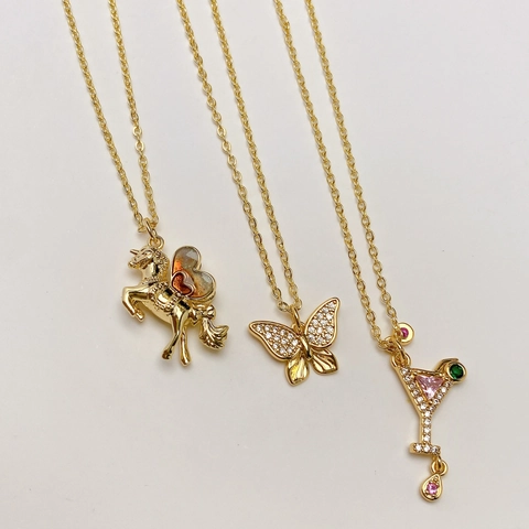Collar con Colgante de Cobre Chapado en Oro Vintage para Mujer Zirconia Mariposa Unicornio Copa de Cóctel Joyería
