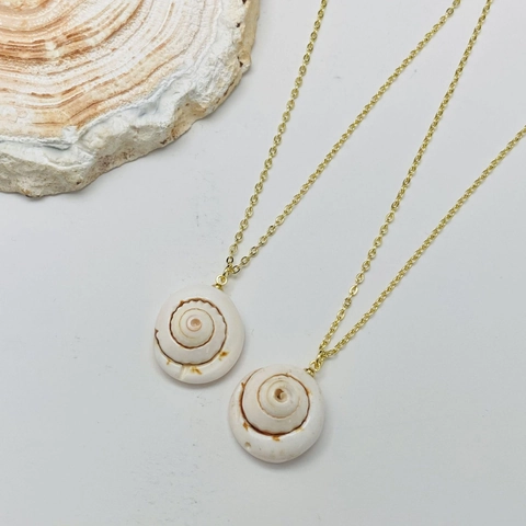 Collana con Pendente in Conchiglia Naturale Catena in Lega Placcata Oro Gioielli a Forma di Conchiglia Stile Bohemien Oceano per Donna