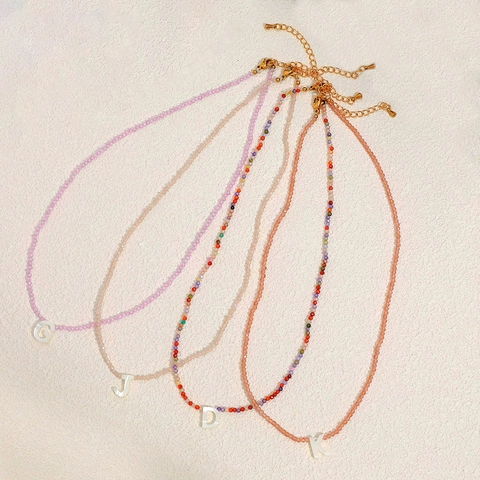 Collar de Cuentas de Piedra Natural y Cristal para Mujer Cadena de Clavícula de Cobre Con Colgante de Letra Textura de Concha