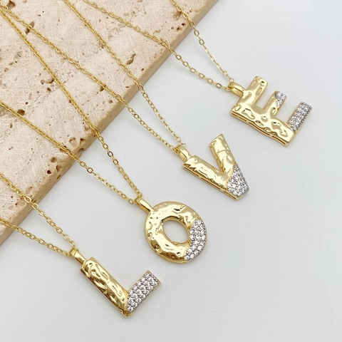 Women Fashion Copper Gold Plated Hammered Texture Alphabet Pendant Necklace Inlaid Zirconia Letter A-Z Choker Clavicle Chain Jewelry Gift