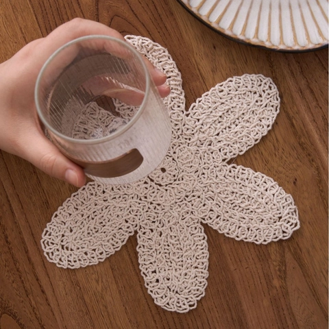 Dessous de Verre en Coton Crocheté à la Main Forme Fleur Coeur Dentelle Évidée Set de Table Résistant à la Chaleur Déco Cuisine