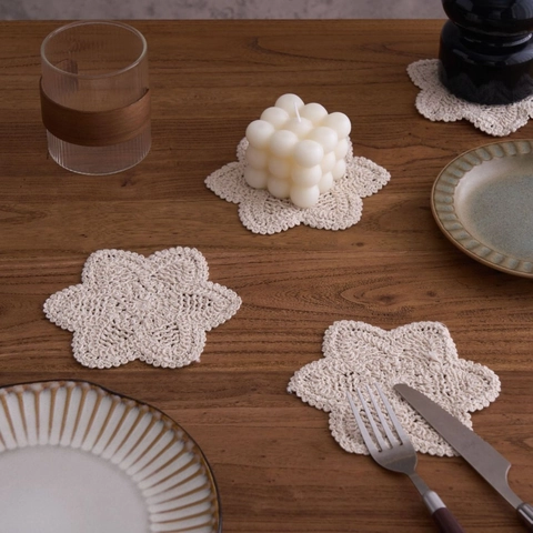 Dessous de Verre en Coton Crocheté à la Main Forme de Fleur Coeur Résistant à la Chaleur Vintage Rustique Décoration de Table Maison