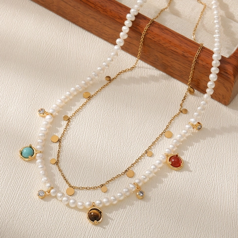 Collier en Perles d'Eau Douce Rétro Français Avec Pendentifs en Turquoise Oeil de Tigre Cornaline Chaîne en Cuivre Plaqué Or Double Couche Bijoux