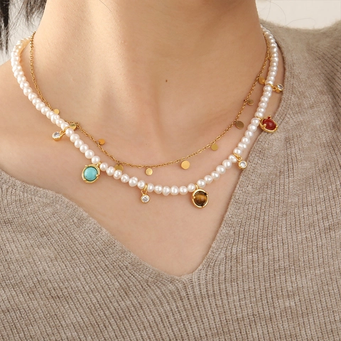 Collier en Perles d'Eau Douce Rétro Français Avec Pendentifs en Turquoise Oeil de Tigre Cornaline Chaîne en Cuivre Plaqué Or Double Couche Bijoux