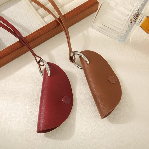Minimalist PU Leather Half Moon Pouch Necklace With Alloy Chain Mini Glasses Case Storage Bag For Women Casual Jewelry