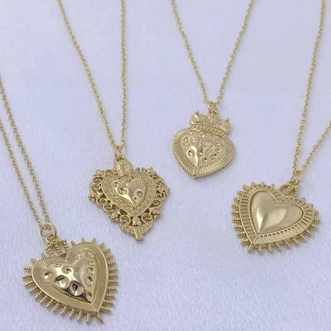 Vintage Baroque Sacred Heart Pendant Necklace For Women Copper Gold Plated Heart Crown Retro Niche Design Jewelry Gift
