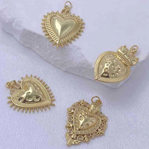 Vintage Baroque Sacred Heart Pendant Necklace For Women Copper Gold Plated Heart Crown Retro Niche Design Jewelry Gift