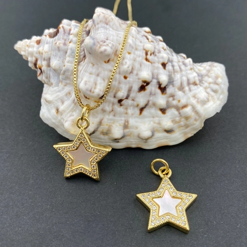 Collier Pendentif Étoile en Coquillage Naturel Style Ins pour Femmes Plaqué Or Cuivre Incrusté de Strass Bijoux Élégants Collier de Charme Étoile Cadeau