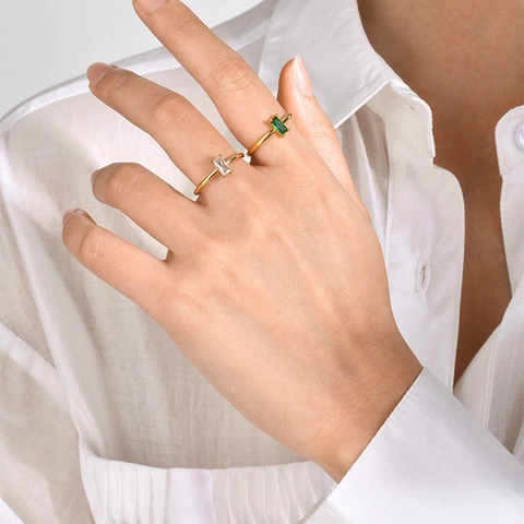 Minimalistische Roestvrijstalen 18K Vergulde Ring AAA Zirkonia Rechthoekige Groene Witte Steen Stapelbare Sieraden Voor Dames