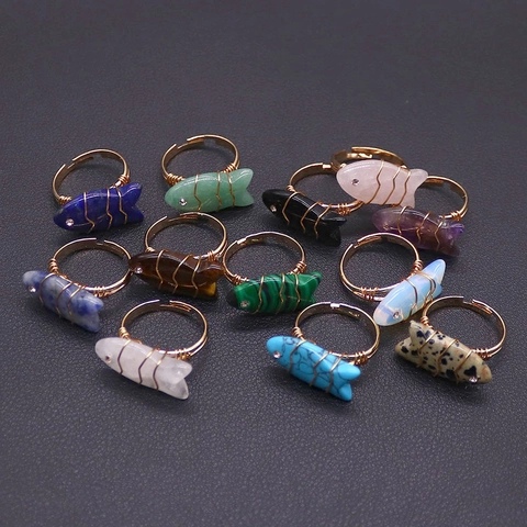 Anello a Forma di Pesce in Pietra Naturale Fatto a Mano Avvolto in Filo Acciaio Inossidabile Anello d'Oro Regolabile Strass Gioielli Animali per Donna Uomo