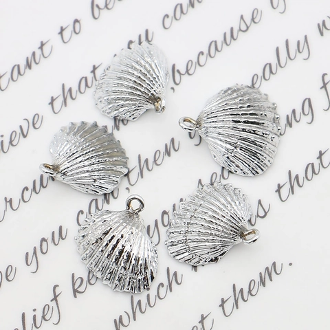 Pendentif en Coquille Naturelle Forme de Coquille Saint-Jacques Plaqué Argent Charme Nautique pour la Fabrication de Bijoux DIY Collier Boucle d'Oreille