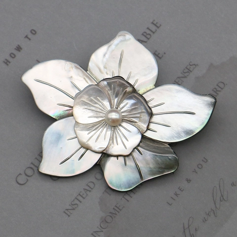 Spilla a Fiore in Madreperla Naturale Vintage per Donna Ciondolo con Perla Artificial in Conchiglia Scolpita Uso Doppio Gioielli Floreali