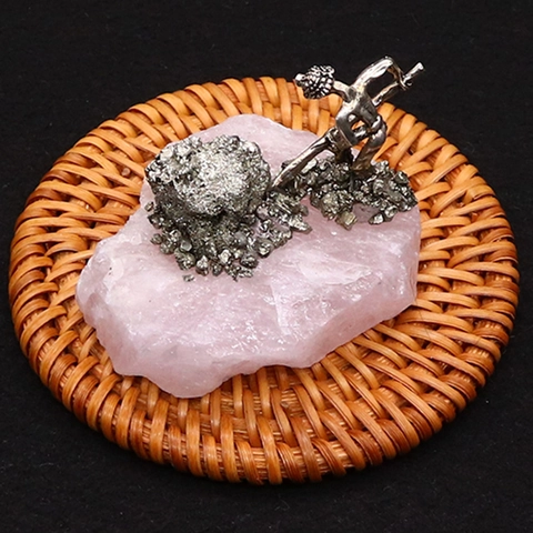 Natürlicher Amethyst Fluorit Kristallstein Bergarbeiter Figur Zinklegierung Arbeiter Skulptur Kreative Schreibtisch Dekoration