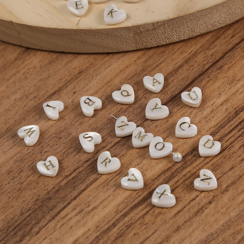 Perline Sciolte a Forma di Cuore in Conchiglia Naturale d'Acqua Dolce Con Lettere dell'Alfabeto Iniziali Oro per Creazione di Gioielli DIY Collane Bracciali