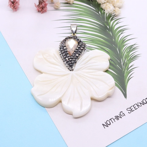 Ciondolo Fiore in Conchiglia Naturale d'Acqua Dolce Con Strass Chiusura a Foro Singolo Per Creazione di Gioielli Fai-da-te Spilla Collana Donna