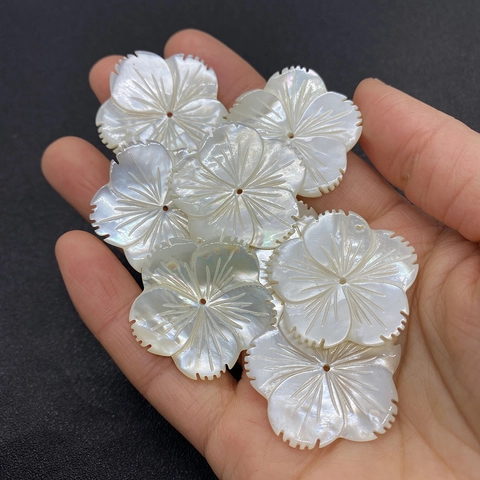 Natürliche Weiße Meeresmuschel Blumenform Lose Perlen Geschnitzte Perlmutt Anhänger Schmuckherstellung Zubehör Für Armband