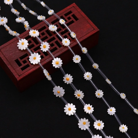 Natürliche Meeresschnecke Gänseblümchen Lose Perlen Weiße Blume Gelber Kern Polierte Emaille Perlen Für Schmuckherstellung DIY Zubehör