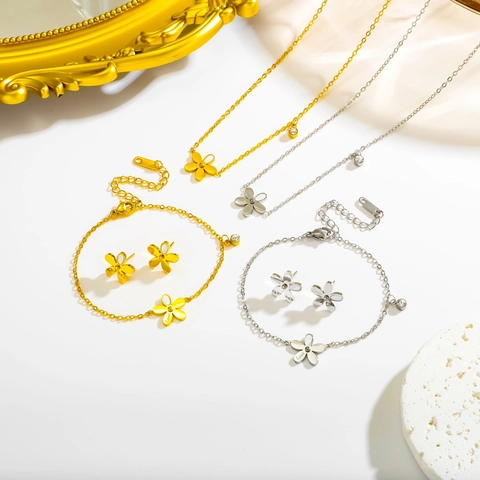 Titanstahl Blume Schmuckset Für Damen Strass Künstliche Perle Eingelegt Love Halskette Armband Ohrringe Süßer Schmuck