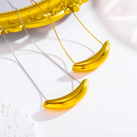 Minimalist 304 Stainless Steel Crescent Moon Curved Tube Pendant Necklace For Women Snake Chain Magnetic Collar Jewelry