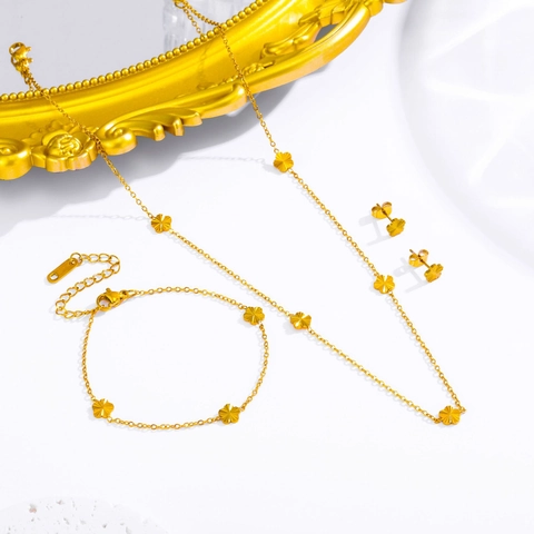 Parure De Bijoux En Acier Inoxydable 304 Plaqué Or 18K Collier Bracelet Et Boucles D'Oreilles Fleur À Cinq Pétales Pour Femme