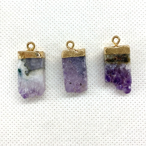 Natürlicher Amethyst Kristall Anhänger Unregelmäßiger Rohstein Lila Edelstein Vergoldete Legierung Kappe DIY Schmuckherstellung