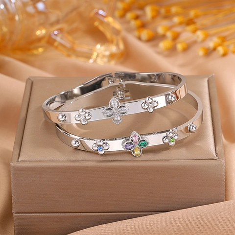 Bracelet Jonc en Acier Inoxydable pour Femme Incrusté de Zircone Motif Trèfle Étoile Poli Argent Bijoux de Fête