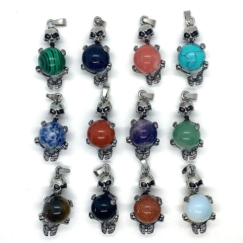 Ciondolo Teschio in Pietra Naturale Gotico Vintage Lega d'Argento Retro Figurina di Teschio in Pietra Preziosa per Creazione Gioielli DIY Regalo di Halloween