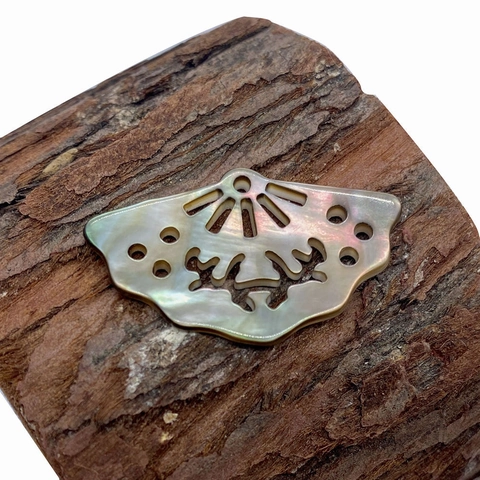 Natural Mother Of Pearl Fan Shape Hollow Carved Pendant Seawater Shell Charm For DIY Necklace Jewelry Making Accessories