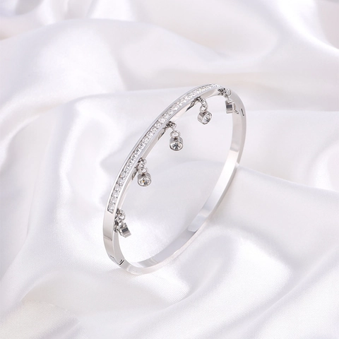 Titanstahl Armreif Mit Strass Besetzt Für Damen Silberfarben Minimalistischer Modeschmuck Mit Kreisförmigen Anhängern