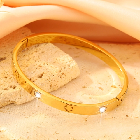 Mode Titaniumstaal Armband Voor Dames Goud Zilver Verguld Klavertje Vier Bloem Ingelegde Strass Scharnierende Ovale Sieraden
