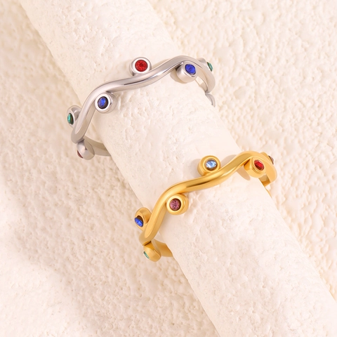 Bague Ouverte en Acier Inoxydable à Vague Irrégulière pour Femmes Incrustée de Zircone Colorée Transparente Réglable Bijoux de Mode de Luxe