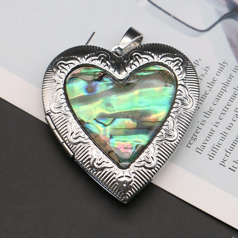Ciondolo Medaglione a Cuore in Conchiglia di Abalone Naturale Vintage per Donna Ciondolo con Cornice per Foto in Rame a Fiori Intagliati Gioielli Fai da Te