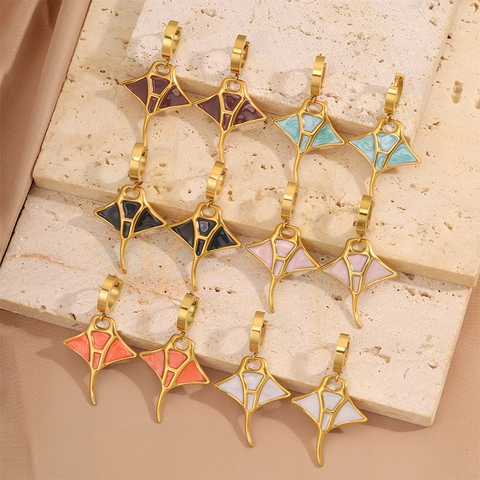 Boucles d'Oreilles Pendantes Luxueuses en Acier Titane Raie Manta Plaquées Or Émail Bijoux Forme Animale Femme Style Océanique