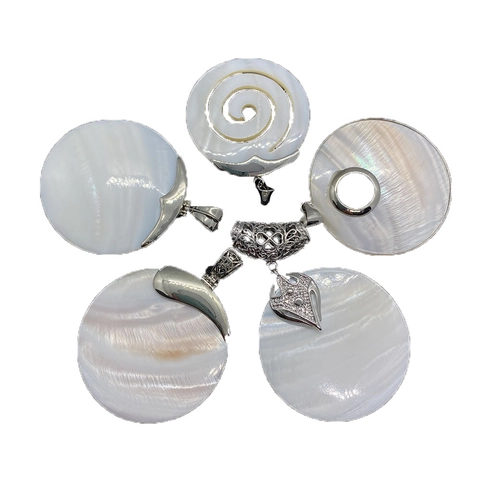 Natural Freshwater White Shell Round Pendant With Zinc Alloy Bail Mother Of Artificial Pearl Hollow Out Spiral Charm For DIY Jewelry Necklace Accessory