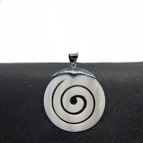 Natural Freshwater White Shell Round Pendant With Zinc Alloy Bail Mother Of Artificial Pearl Hollow Out Spiral Charm For DIY Jewelry Necklace Accessory