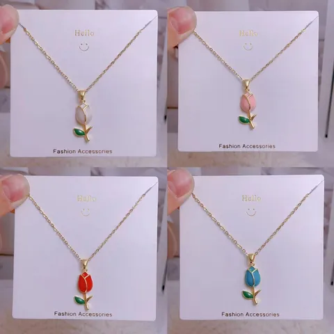 Élégant Collier Pendentif Fleur de Tulipe en Acier Inoxydable Plaqué Or avec Incrustation de Zircone Bijoux de Luxe Légers pour Femmes