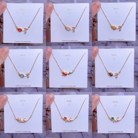 Élégant Collier Pendentif Fleur de Tulipe en Acier Inoxydable Plaqué Or avec Incrustation de Zircone Bijoux de Luxe Légers pour Femmes