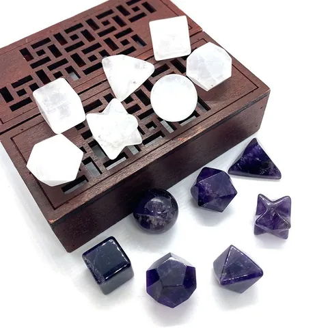 7 Stück Natürliches Kristall Geometrische Formen Chakra Set Amethyst Rosenquarz Bergkristall Heilige Geometrie Steine Für Meditation Büro Dekor