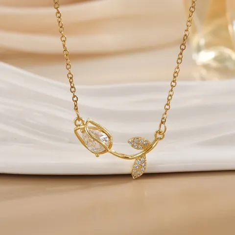Französische Romantische Vergoldete Kupferlegierung Tulpe Rose Anhänger Halskette Für Damen Elegante Blumen Zirkonia Schmuck