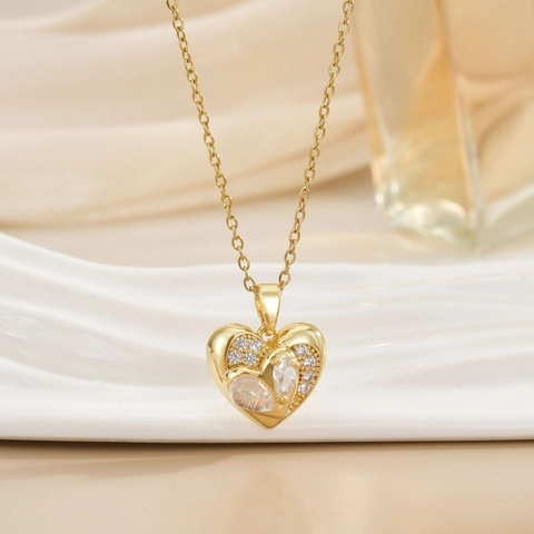 Collier Pendentif Coeur en Cuivre Électroplaqué pour Femme Bijoux de Chaîne de Clavicule Incrustés de Strass de Luxe