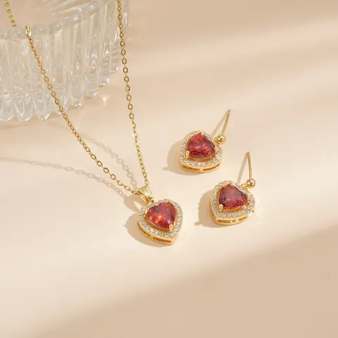 Elegante Herzform Rote Strass Anhänger Halskette Und Ohrstecker Passender Schmuck Für Damen Vergoldetes Kupfer Accessoire