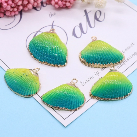 Pendentifs en Coquille de Saint-Jacques Naturelle Avec Bord en Cuivre Électroplaqué Dégradé Vert Jaune pour Accessoires de Bijouterie DIY