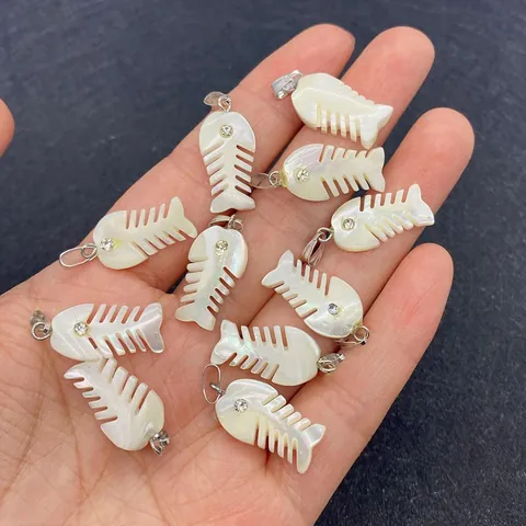 Natural Mother Of Artificial Pearl Shell Fishbone Pendant With Rhinestone Accent Fish Bone Charm For DIY Necklace Jewelry Making