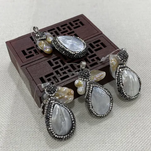 Ciondolo a Goccia in Conchiglia Solo Senza Catena Perla Artificial Barocca Accessorio Fai Da Te Gioielli Vintage Strass Goccia d'Acqua Donna