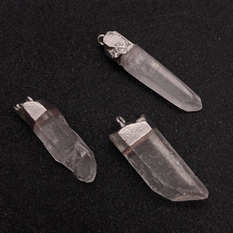 Natuurlijke Witte Kristal Kwarts Punt Hanger Onregelmatige Ruwe Steen Met Verzilverde Legering Oogje DIY Sieraden Maken Ketting Cadeau Vrouwen Mannen