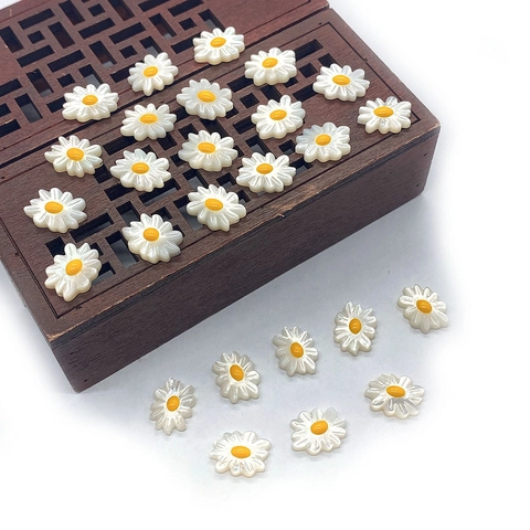 Perline Naturali di Guscio di Mare Ovale Margherita Smalto Bianco Floreale Giallo Centro Perline Sciolte per DIY Gioielli
