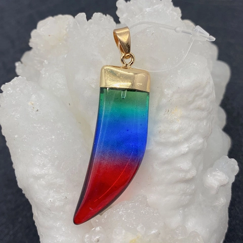 Pendente in Pietra Naturale Cristallo a Forma di Peperoncino Con Gancio Dorato Ciondolo Corno Sfumato per Creazione Gioielli