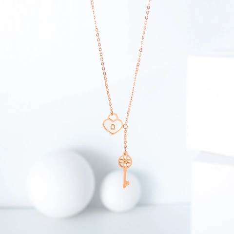 Women's Rose Gold Stainless Steel Heart Lock and Key Pendant Necklace Elegant Y-Shaped Mother of Artificial Pearl Choker Jewelry Gift
